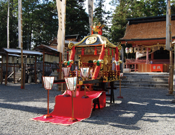 宇佐宮神輿（県重文）　神戸日𠮷神社蔵