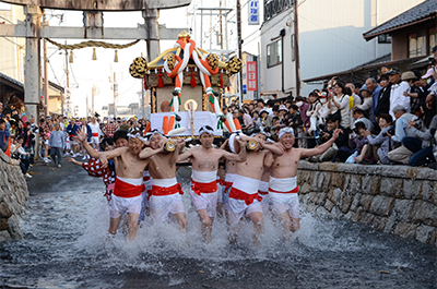 祭りの賑わい／岩村 浩二