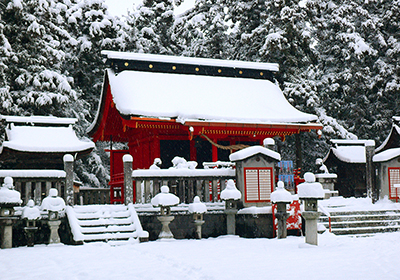 雪景色の本殿／寺田　重美