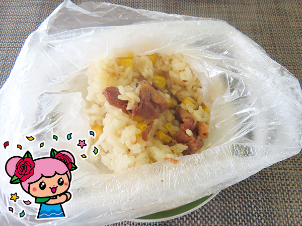 コーンと焼鳥缶のポリ袋ごはん